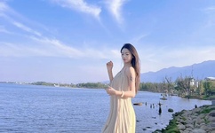 老师扒开粉嫩小泬让我添